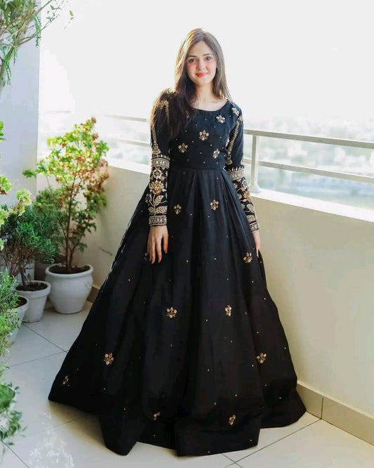 Sequence Boti With Thread Zarri Work On Sleeves, Front Body Maxi With Trouser 2Piece