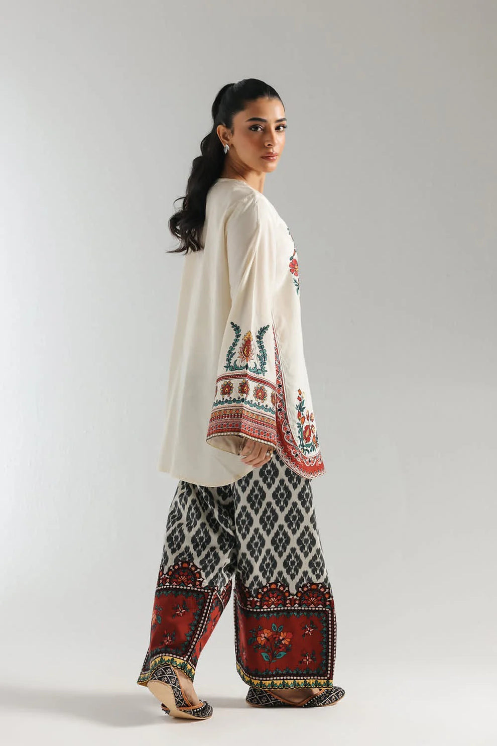 Crimson Motif 3-Piece