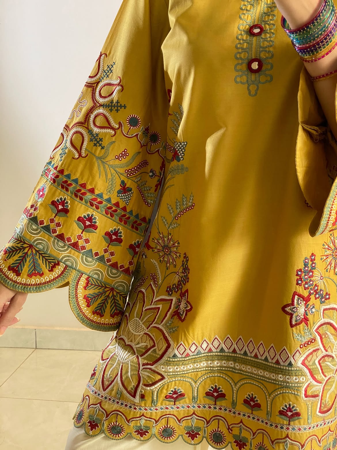 LUH Embroidered 2PC