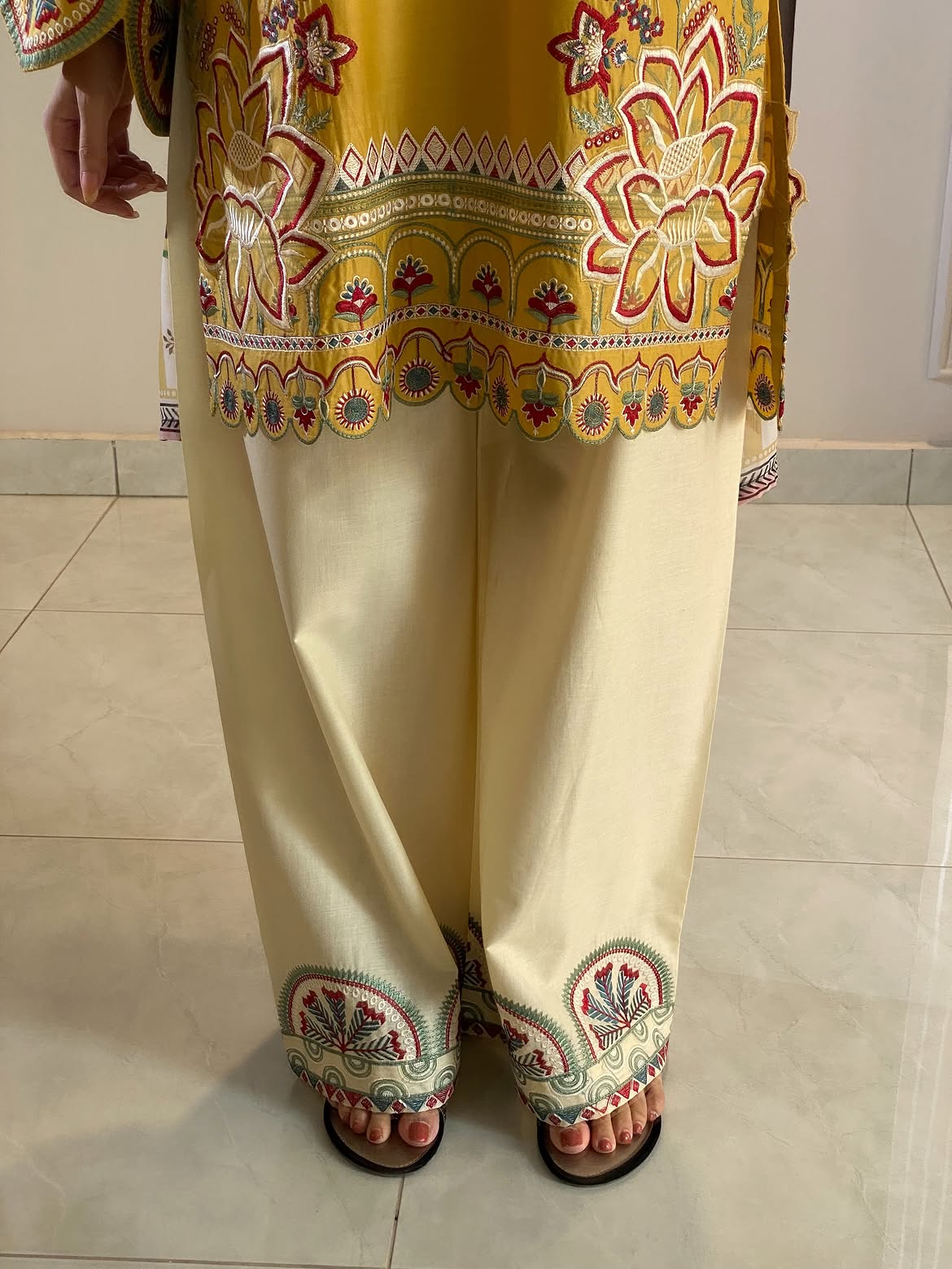 LUH Embroidered 2PC