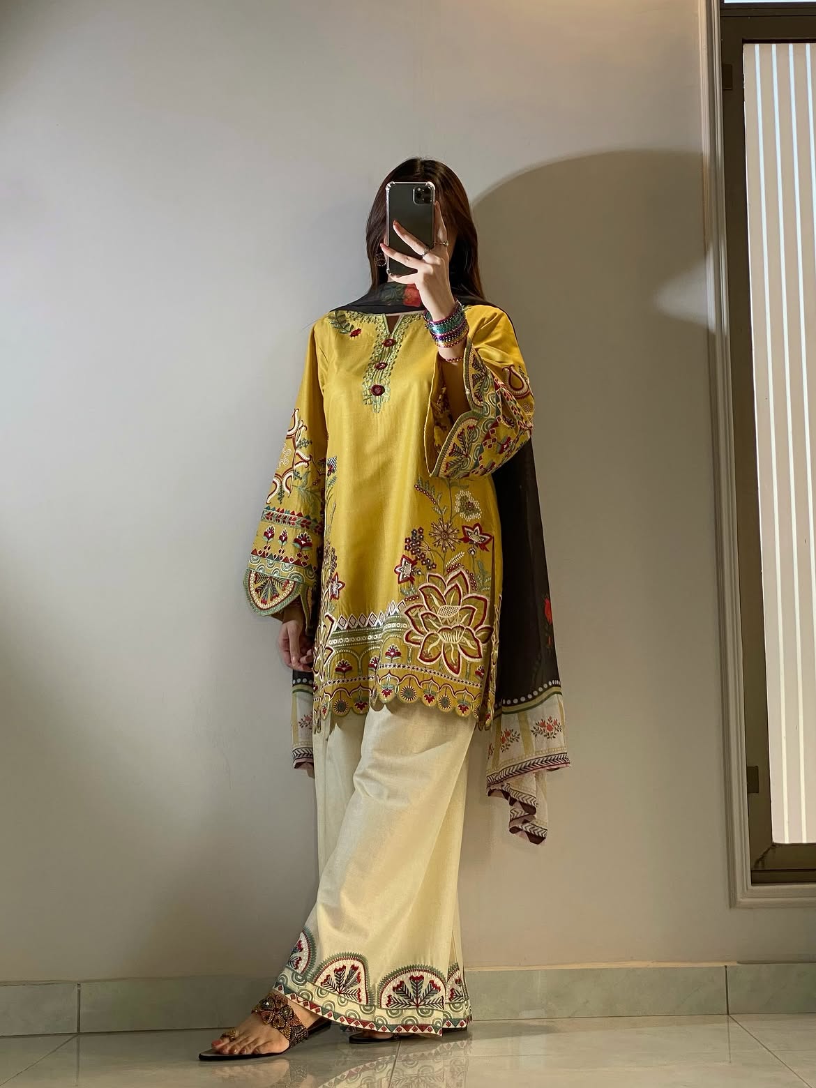LUH Embroidered 2PC