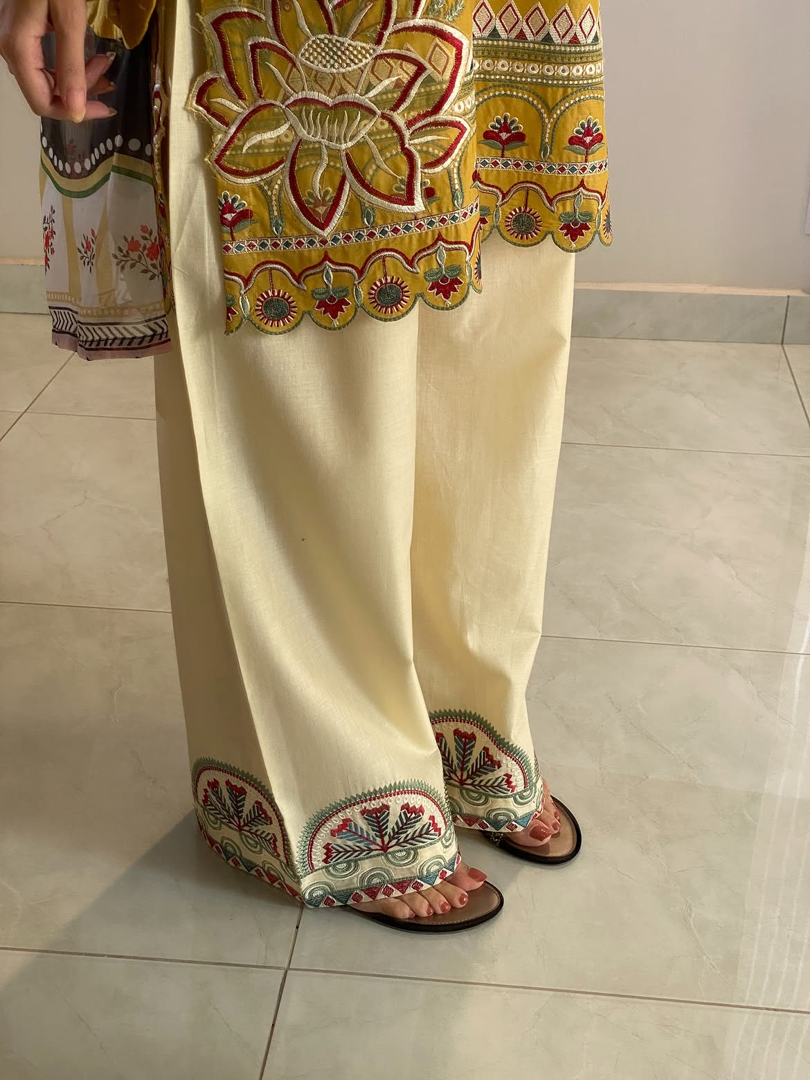 LUH Embroidered 2PC
